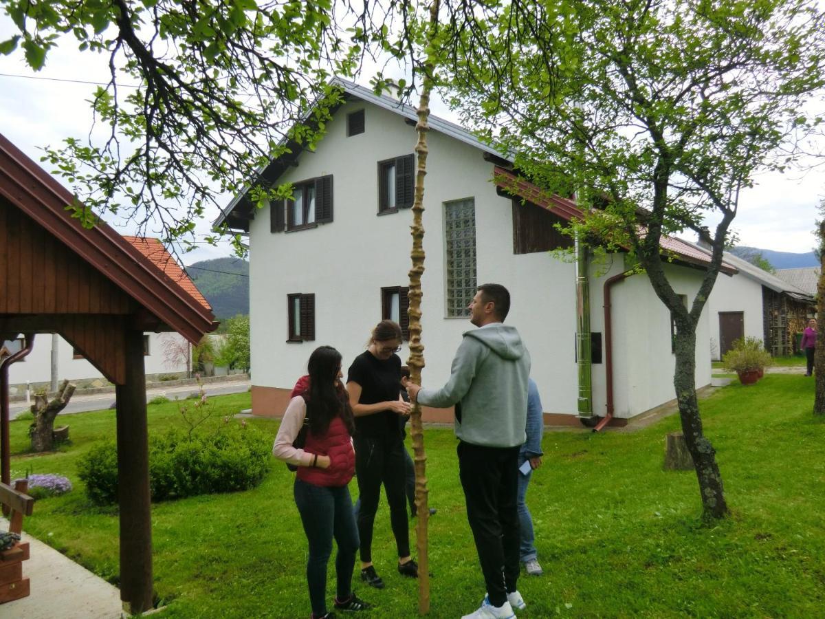 Готель Pansion Izvor Кореница Екстер'єр фото